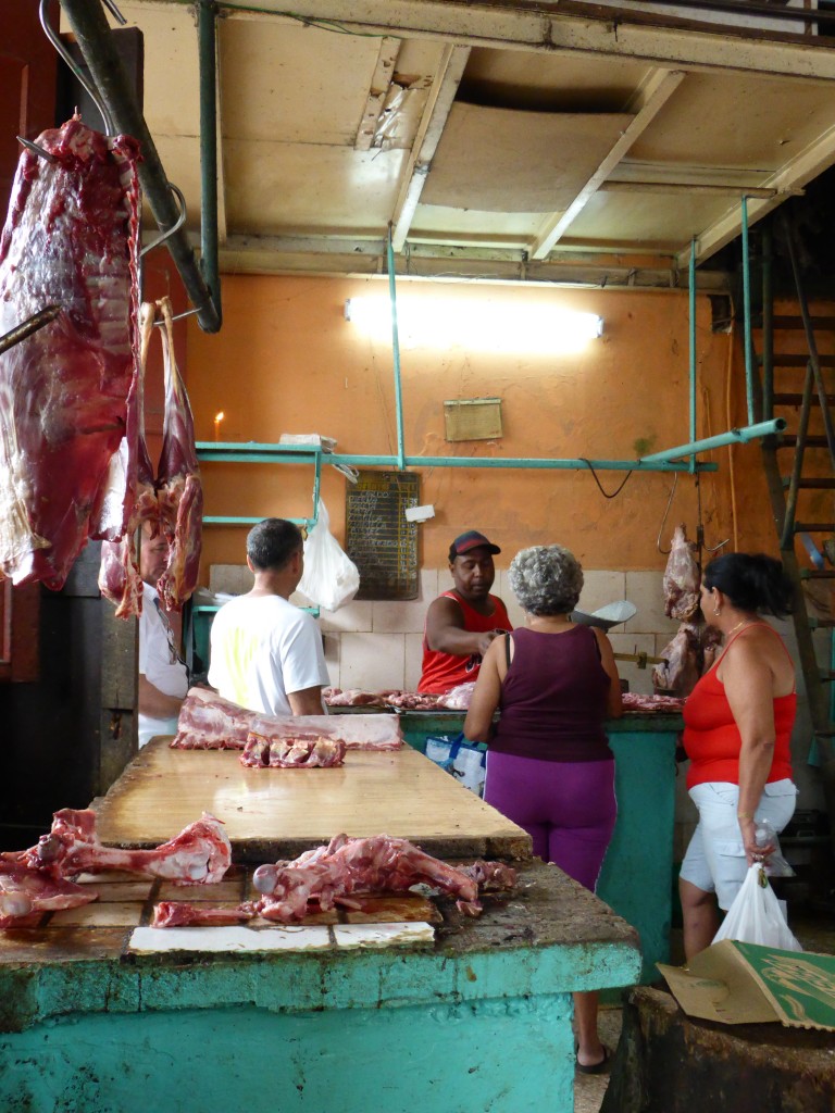Carnicería en mercado local. El Vedado. La Habana
