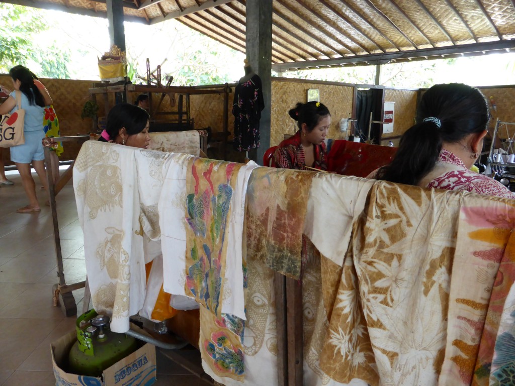 Fábrica artesanal de batiks en Indonesia